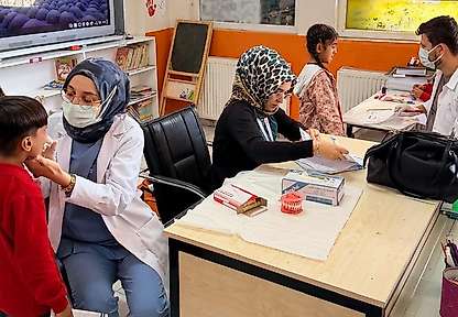 Kahta'da Köy Okullarında Diş Sağlığı Eğitimi