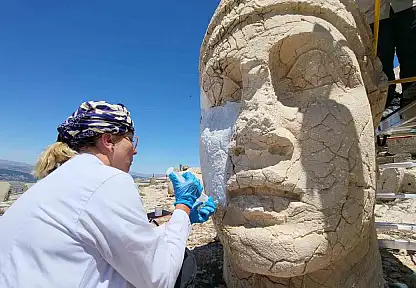 Nemrut Dağı'ndaki heykellere nano kireç enjekte edildi