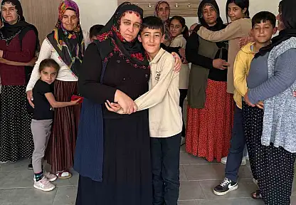 Okulda duygu dolu Anneler Günü etkinliği: Anneler, çocuklarını seslerinden tanıdı