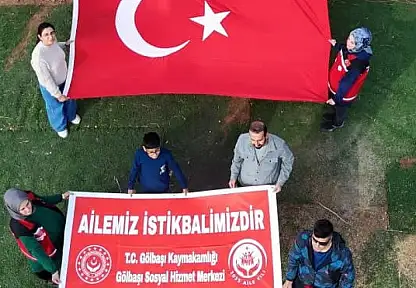 Paraşütle 'Ailemiz istikbalimizdir' mesajı verildi