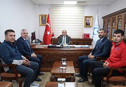Rektör Keleş, Karatede dünya İkincisi sporcuyu ağırladı