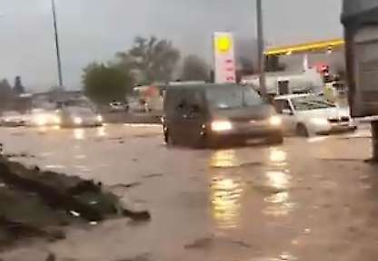 Sağanak Yağış Gölbaşı'nda hayatı felç etti