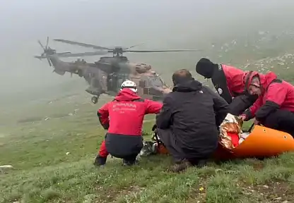 Uçağın Enkazındaki Yaralı Yolcu ve Ölen Pilotun Cenazesi Bölgeden Helikopterle Alındı