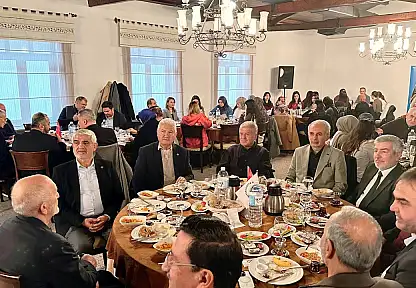 Yeni Dünya Vakfı yönetimi öğrencilerle bir araya geldi