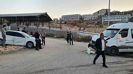Adıyaman'da otomobil minibüsle çarpıştı: 4 yaralı