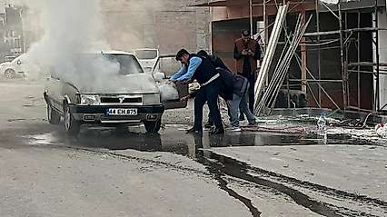 Battalgazi'de yangın çıkan araca zabıta ekipleri müdahale etti