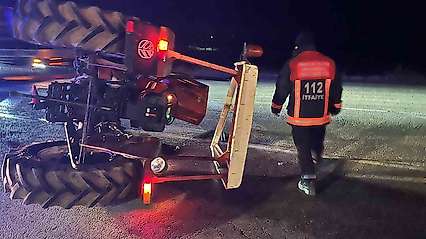 Traktör ile otomobil çarpıştı: 2 yaralı