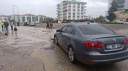 Gaziantep'te 2 otomobil çarpıştı: Araçlarda maddi hasar oluştu