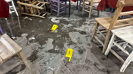 Kıraathanede bıçaklı saldırıya uğrayan amca ve yeğeni yaralandı