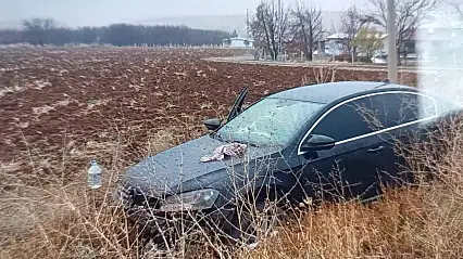 Malatya'da kontrolden çıkan otomobil tarlaya girdi: 4 yaralı