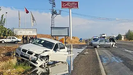 Şambayat'ta iki otomobil çarpıştı: 1 yaralı