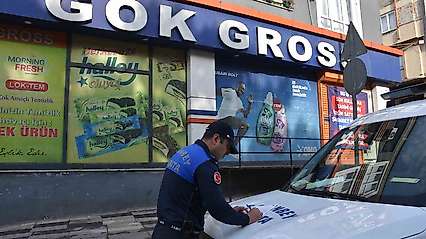 Son kullanma tarihi geçmiş ürün satan 2 market kapatıldı