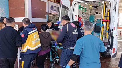 Tekeri çıkan otomobil takla attı: 1'i ağır 2 yaralı