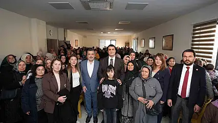 Yılmaz Karşıyaka'da kadınlarla buluştu