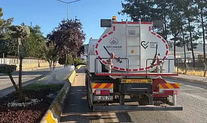 Adıyaman Belediyesi'nden yaz aylarında yeşil alanlara özel bakım