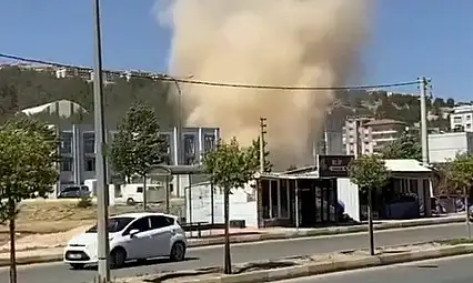 Adıyaman'da rüzgar, hortumlara neden oldu
