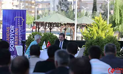 Başkan Mehmet Canpolat, alana masa kurup vatandaşı dinledi
