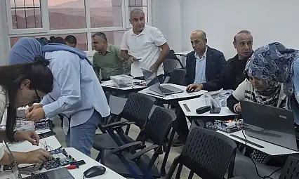 Başli, Yenilikçi Sınıflarda Dijital Teknolojileri kursunda incelemelerde bulundu