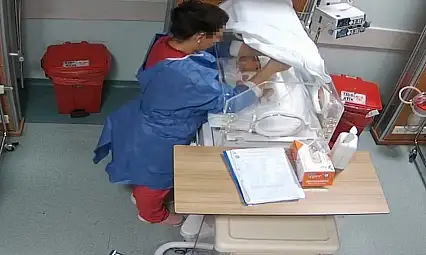 Bebeğe şiddet uygulayan hemşireye 'haberlere erişim engeli' reddi