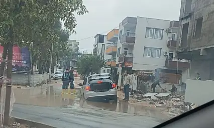 Dolgu yolda mahsur kaldı