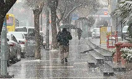 Gaziantep'te yoğun kar yağışı etkili oluyor