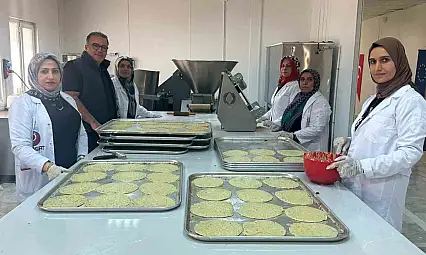 Kadınlar hem kültürlerini yaşatıyor hem de aile ekonomisine katkı sağlıyor