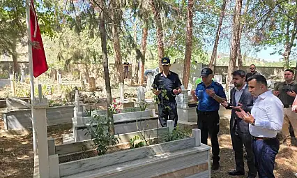 Kaymakam Kadir Algın, deprem şehitliğini ziyaret etti
