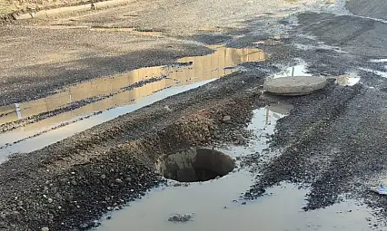Lağım çukuru tehlike saçıyor