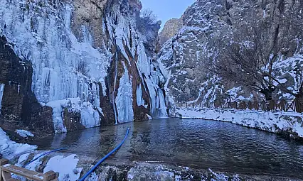 Malatya'da Gürpınar Şelalesi buz tuttu