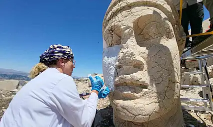 Nemrut Dağı'ndaki heykellere nano kireç enjekte edildi