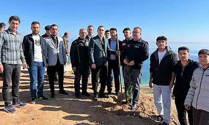 Öğretmenler şehit polis için hatıra ormanı oluşturdu