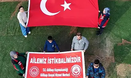 Paraşütle 'Ailemiz istikbalimizdir' mesajı verildi