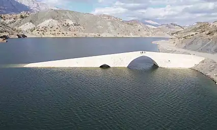 Roma dönemine ait altınlı köprüsü sular altında kalıyor