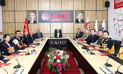 Vali Varol 112 Acil Çağrı Merkezinde incelemelerde bulundu