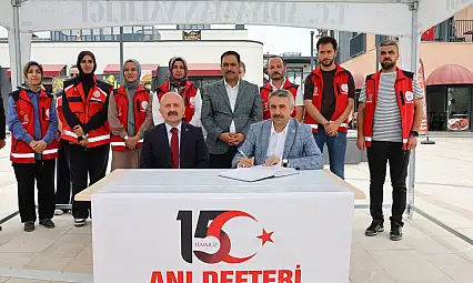 Vali Varol ve Milletvekili Alkayış 15 Temmuz anı defterine duygu ve düşüncelerini yazdı