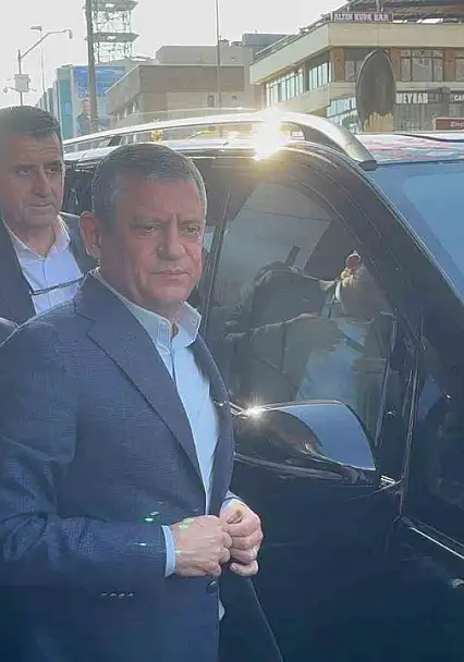 CHP Genel Başkanı Özel Gaziantep'te partililerle bir araya geldi