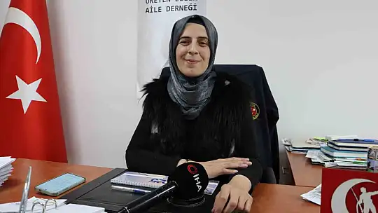 'Evinde otur' dediler, o mahallesine hizmet etmeyi seçti