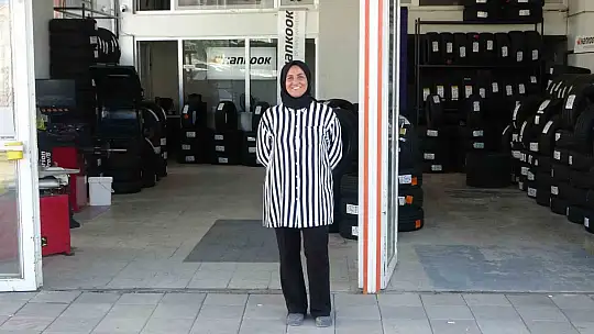 'Kadınlar yapamaz' diyenlere inat 24 yıldır lastik tamiri yapıyor