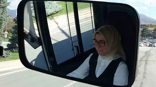 Kızlardan şoför olmaz diyenlere inat, yıllardır direksiyon başında