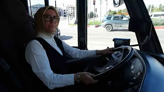 Kızlardan şoför olmaz diyenlere inat, yıllardır direksiyon başında