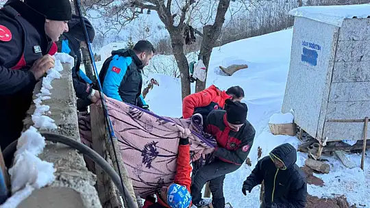 18 saatlik zorlu operasyonla mahsur kalan hasta kurtarıldı