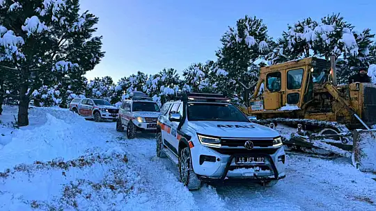 18 saatlik zorlu operasyonla mahsur kalan hasta kurtarıldı