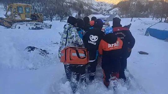 18 saatlik zorlu operasyonla mahsur kalan hasta kurtarıldı