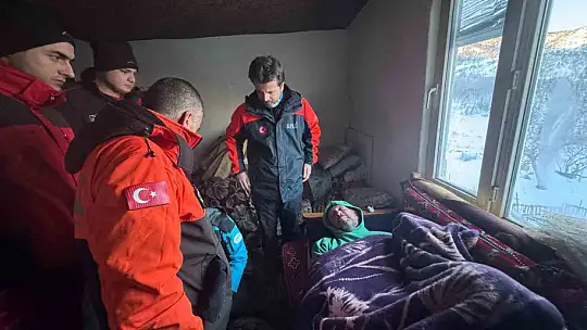 18 saatlik zorlu operasyonla mahsur kalan hasta kurtarıldı