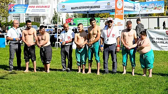 20. Uluslararası Turgut Özal Karakucak Güreşleri görkemli başladı