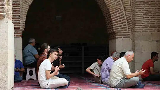 4 bin yıllık Harput'a gelenler, Pisa'dan daha eğri minareyi görünce şaşırıyor