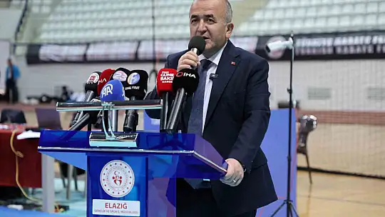 51 İlden bin 200 sporcu Elazığ'da karate için buluştu