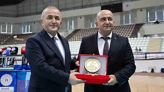 51 İlden bin 200 sporcu Elazığ'da karate için buluştu