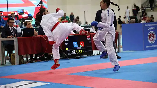 51 İlden bin 200 sporcu Elazığ'da karate için buluştu