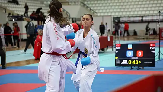 51 İlden bin 200 sporcu Elazığ'da karate için buluştu